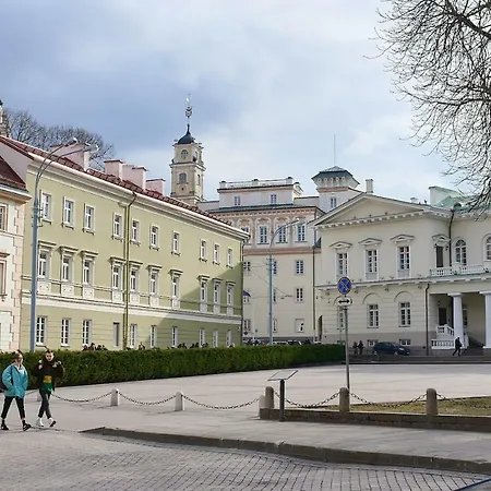 Old Town With Balcony, 7 Sleeping Places, 2baths Apartmán *