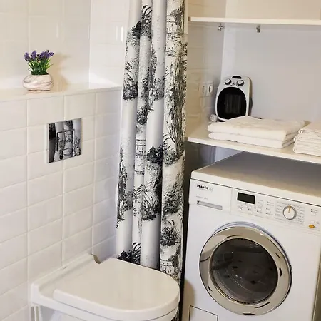 Old Town With Balcony, 7 Sleeping Places, 2baths *