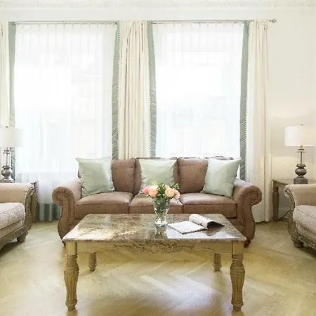 Old Town With Balcony, 7 Sleeping Places, 2baths Διαμέρισμα