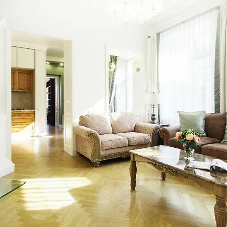 Old Town With Balcony, 7 Sleeping Places, 2baths Vilnius