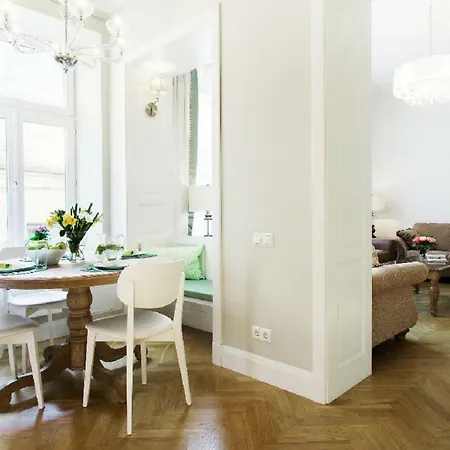 Old Town With Balcony, 7 Sleeping Places, 2baths *
