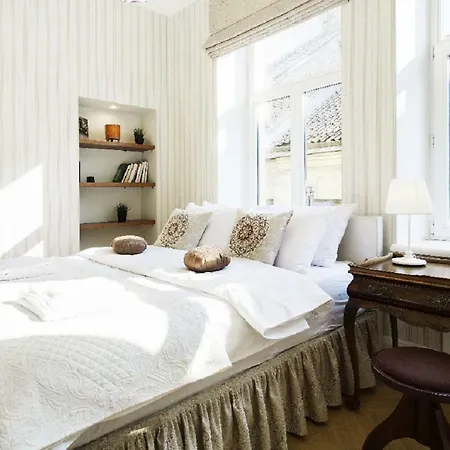 Apartmán Old Town With Balcony, 7 Sleeping Places, 2baths *
