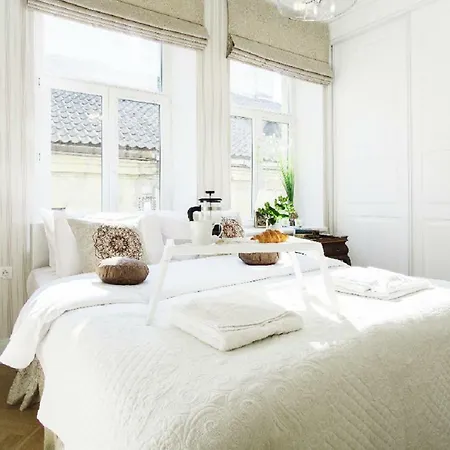 Old Town With Balcony, 7 Sleeping Places, 2baths *